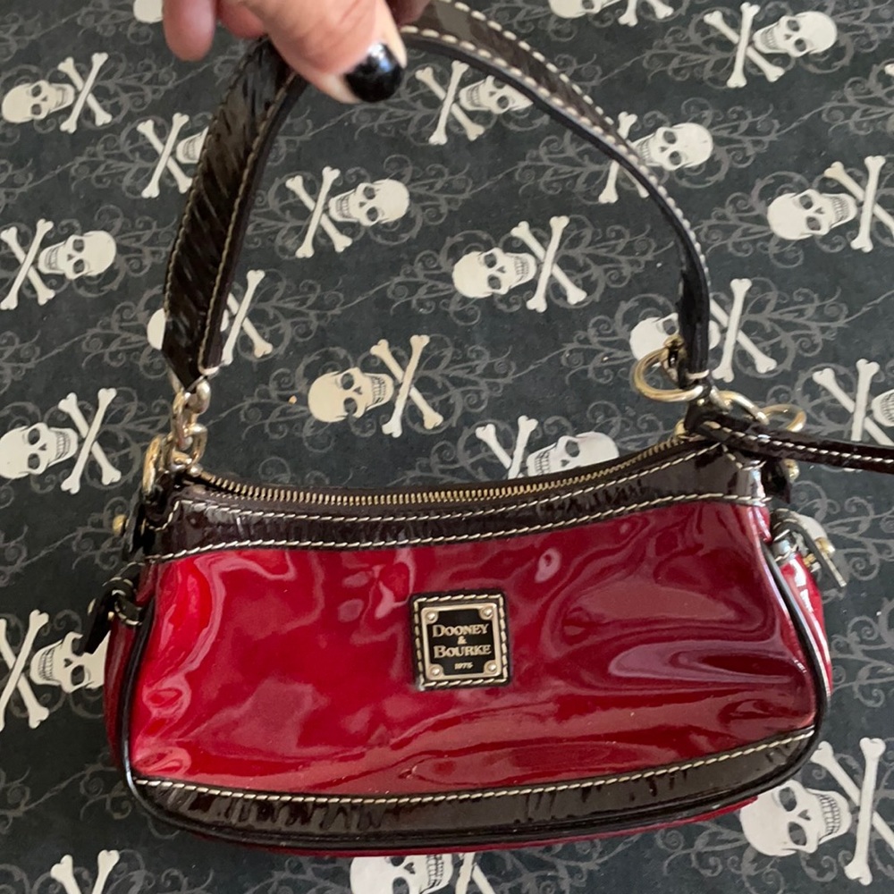 Dooney & Bourke shoulder patent leather bag